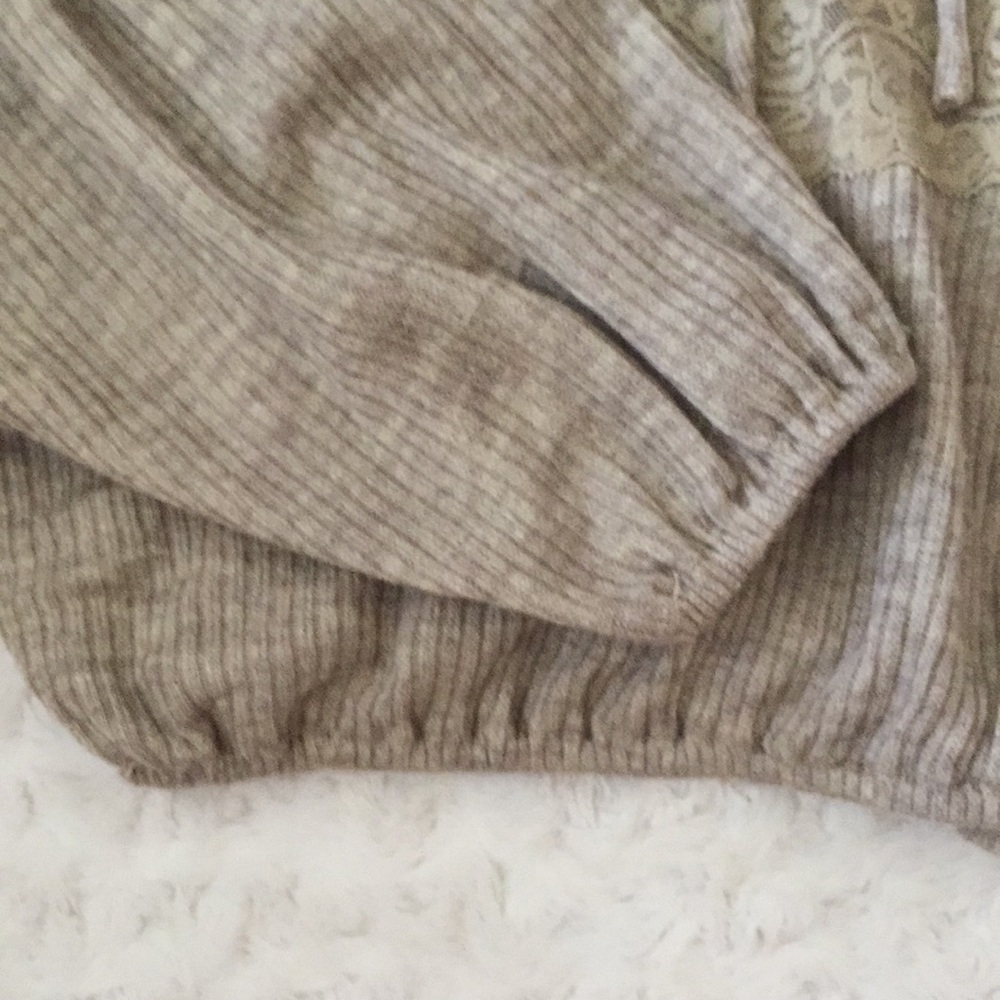 Adjustable neck tie— peasant style top - Picture 7 of 8